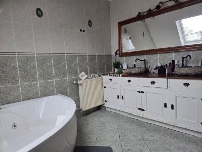 Eladó családi ház Fót