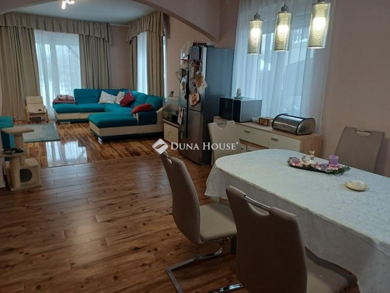 Eladó családi ház Szirmabesenyő