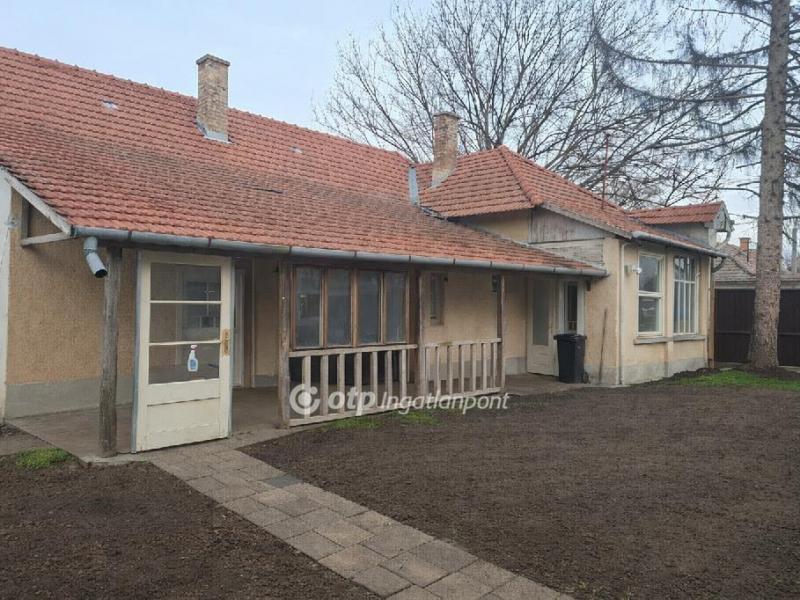 Eladó családi ház Csongrád