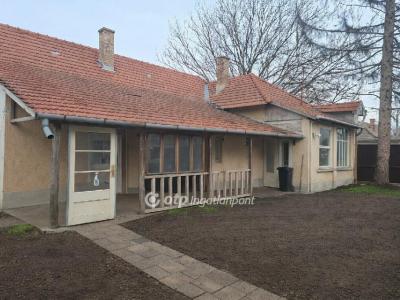 Eladó családi ház Csongrád