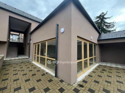 Eladó lakás Szekszárd