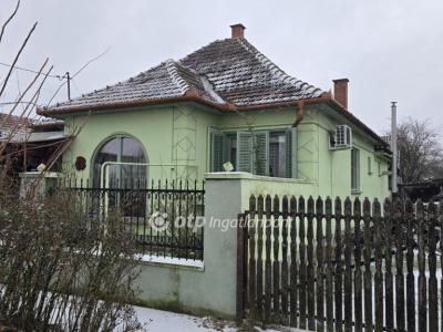 Eladó családi ház Kaba
