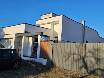 Eladó családi ház Tápióság