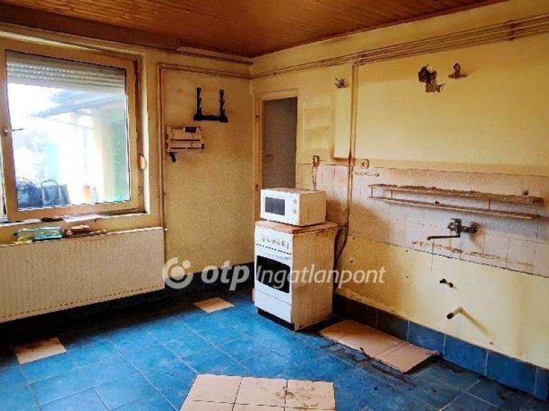 Eladó családi ház Abda