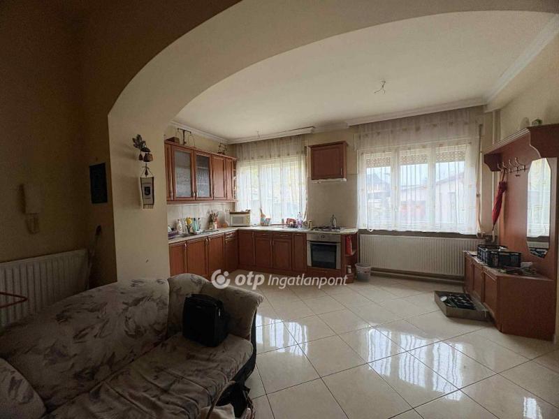 Eladó családi ház Pápa