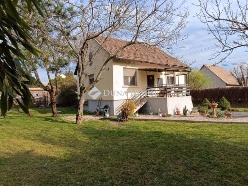 Eladó családi ház Érd