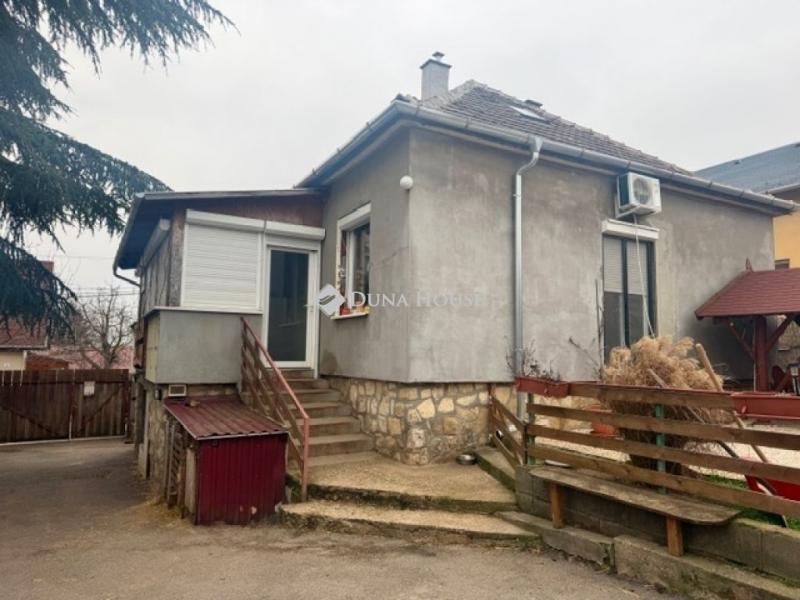 Eladó családi ház Érd