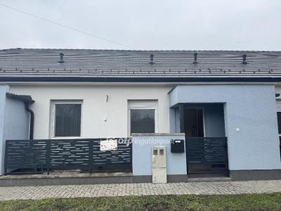 Eladó lakás Cegléd