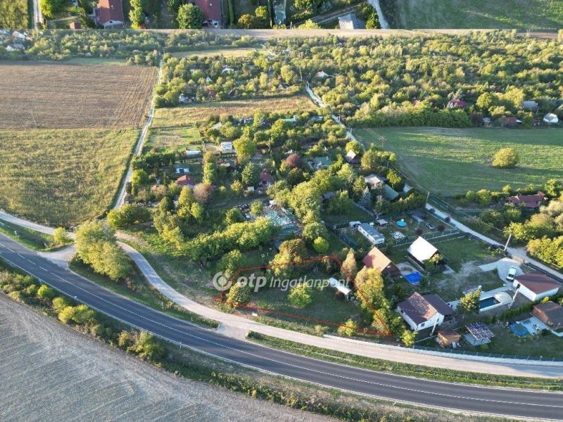 Eladó nyaraló Balatonkenese Balatonakarattya