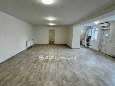 Eladó lakás Pápa