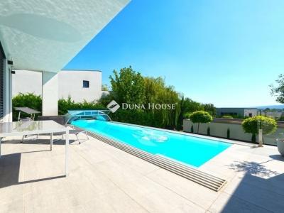 Eladó családi ház Vác