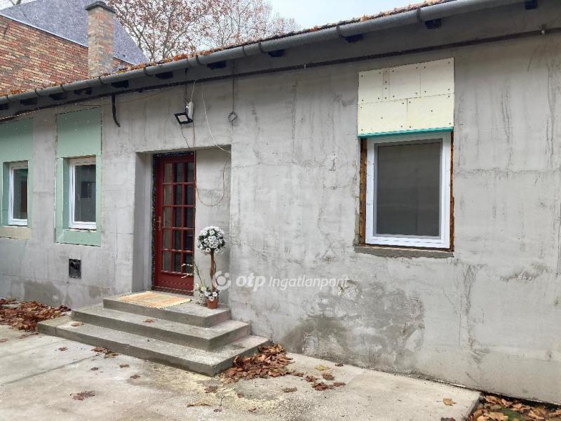 Eladó lakás Csongrád