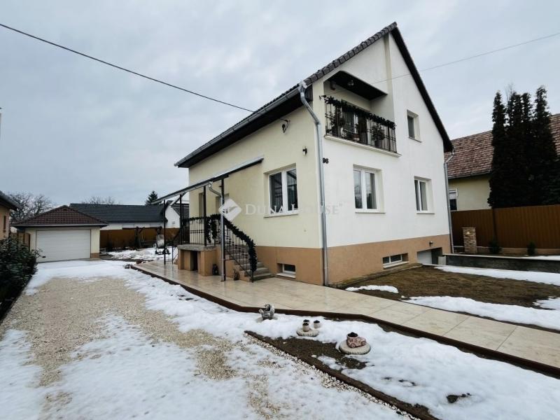 Eladó családi ház Monor