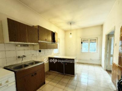 Eladó családi ház Gárdony