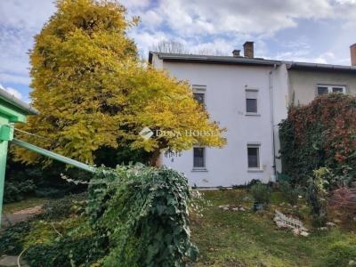 Eladó családi ház Budapest