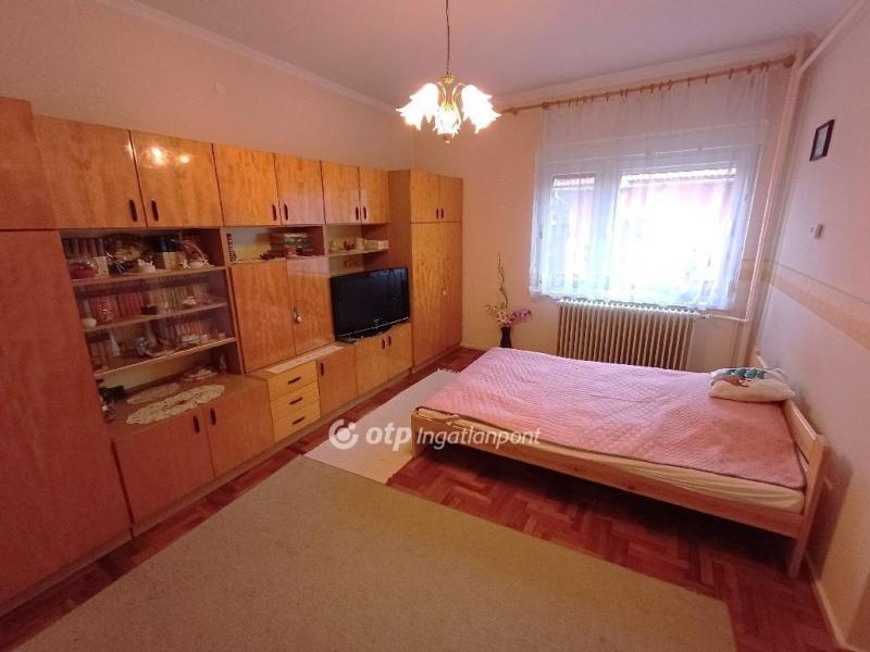 Eladó családi ház Csongrád