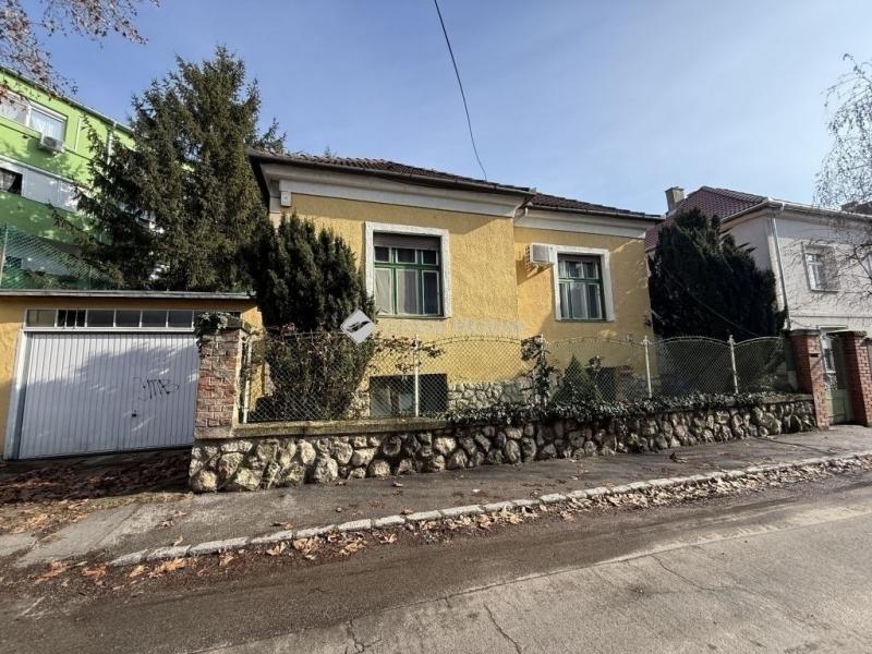 Eladó családi ház Pécs