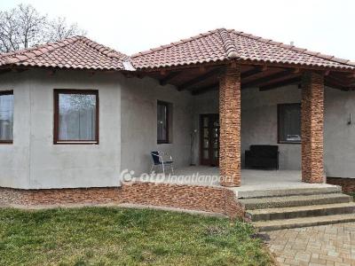 Eladó családi ház Pusztaszabolcs