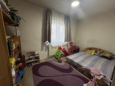 Eladó családi ház Úri