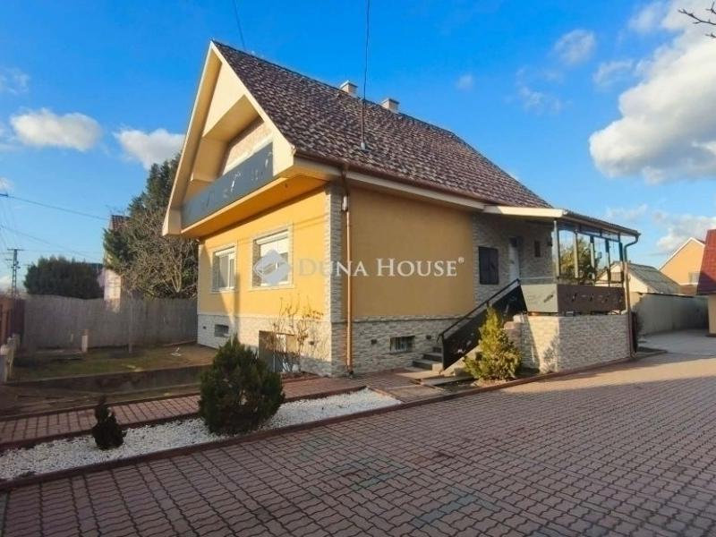 Eladó családi ház Ócsa