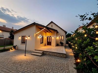 Eladó családi ház Fót