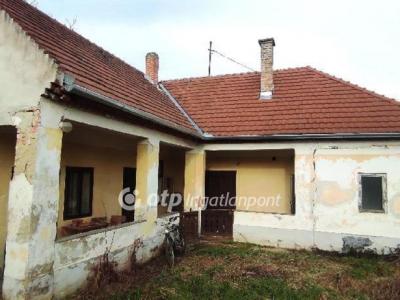 Eladó családi ház Győr