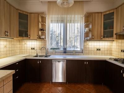 Eladó családi ház Budapest