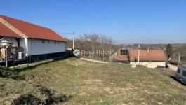 Eladó lakóövezeti telek Gomba