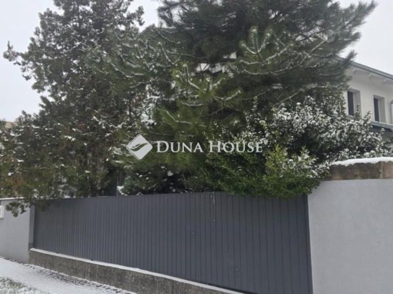 Eladó családi ház Vác