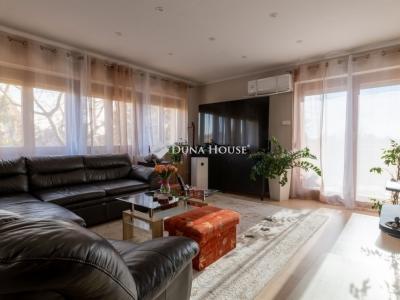 Eladó házrész Fót