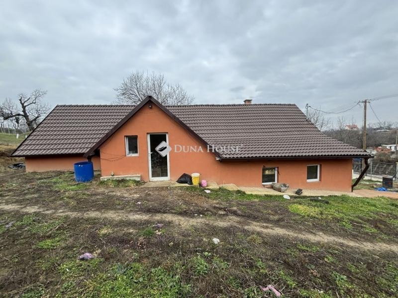 Eladó családi ház Baj