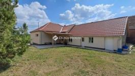 Eladó családi ház Bakonya