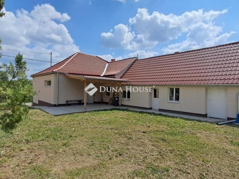 Eladó családi ház Bakonya