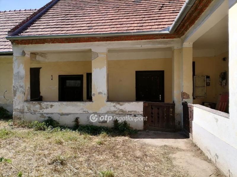 Eladó családi ház Győr