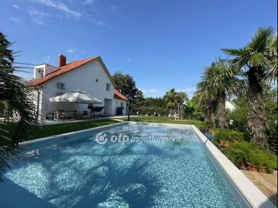 Eladó családi ház Balatonboglár