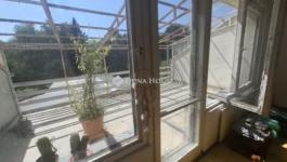 Eladó családi ház Úri