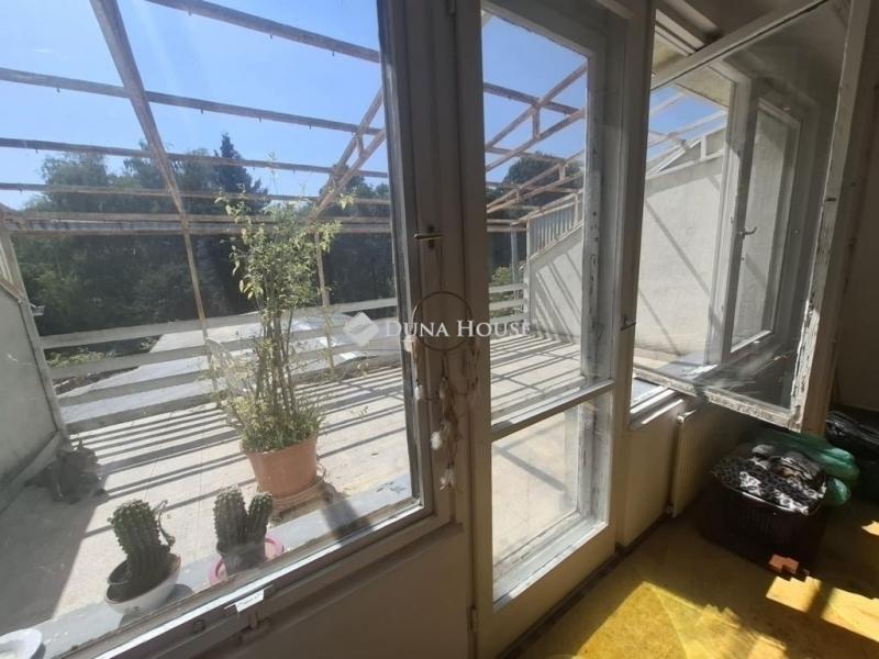 Eladó családi ház Úri