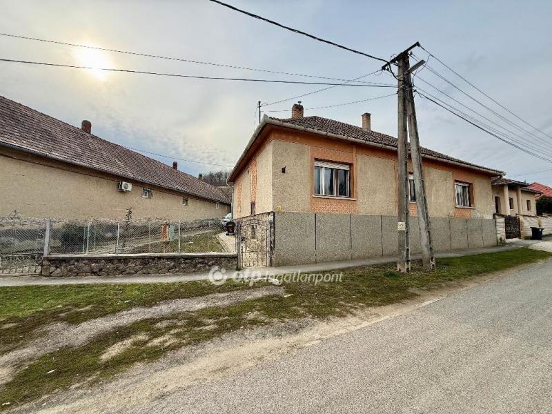 Eladó családi ház Hidas