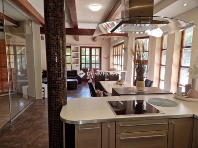 Eladó családi ház Gomba