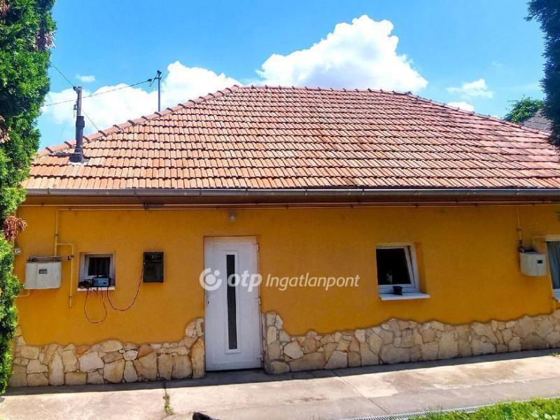 Eladó családi ház Cegléd