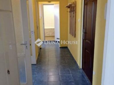 Eladó lakás Szentlőrinc
