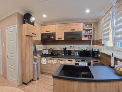 Eladó lakás Tiszaújváros