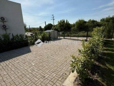 Eladó ikerház Vác