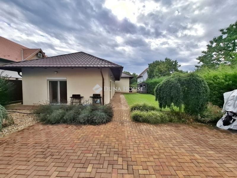 Eladó családi ház Fót