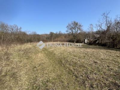 Eladó külterületi telek Pomáz
