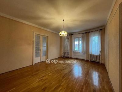 Eladó lakás Pétfürdő