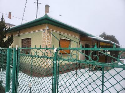 Eladó családi ház Vecsés