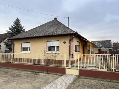 Eladó családi ház Monor Monorierdő