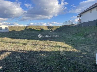 Eladó lakóövezeti telek Gomba