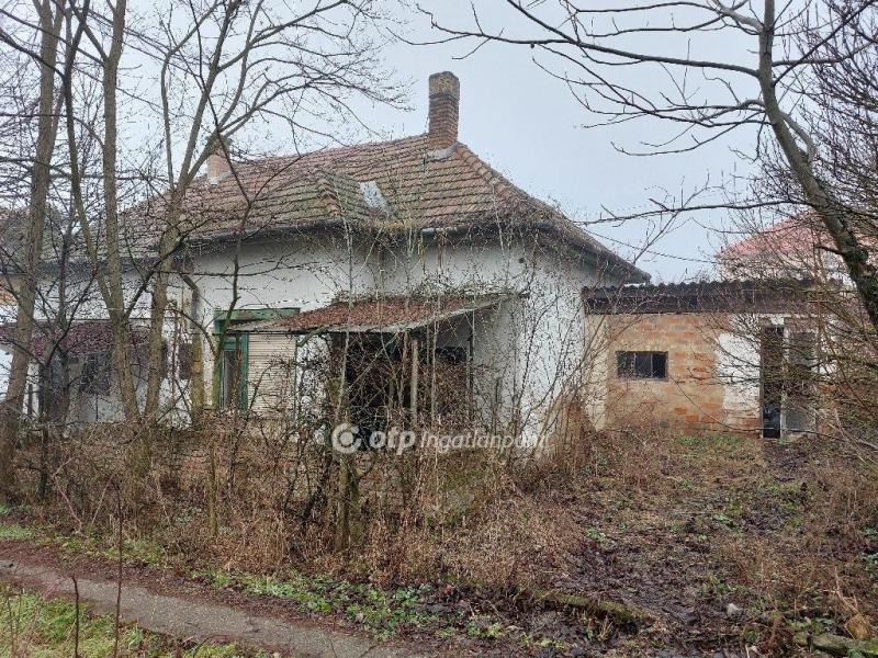 Eladó lakás Aszód